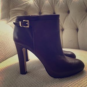 Firm 💥 Banana Republic brown ankle booties sz 7